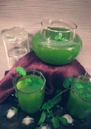 ફુદીના  અને લીમડાનું શરબત(phudino and limda nu sarbat recipe in Gujarati) રેસીપી મુખ્ય ફોટો