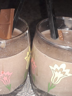 હોટ ચોકલૅટ મિલ્ક(Hot Chocolate Milk Recipe In Gujarati) રેસીપી મુખ્ય ફોટો