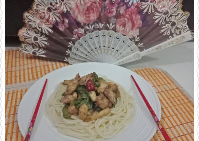 Recipe of Award-winning Chicken Chilli Dry With Noodles
