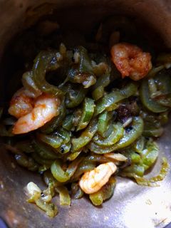চিচিঙ্গা চিংড়ি ঘন্ট (chichinga chingri ghonto recipe in Bengali) রেসিপির প্রধান ছবি