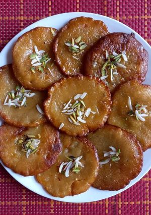 मीठे पुए (meethe puye recipe in Hindi) रेसिपी मुख्य फोटो