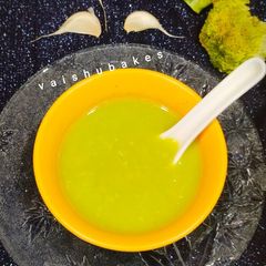 A picture of Broccoli and Garlic Soup.