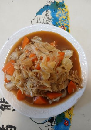 紅蘿蔔金針菇滷高麗菜 的食譜成品照片