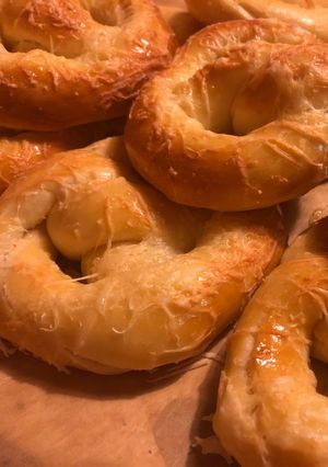 Sajtos perec (fagyasztható) recept fotója