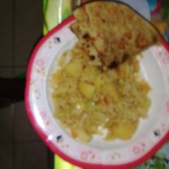 A picture of Chapati and cabbage.
