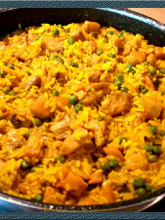Una foto de Arroz estilo paella
