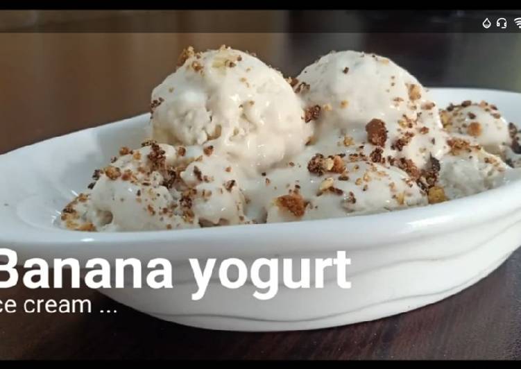 Banana yoghurt ice cream