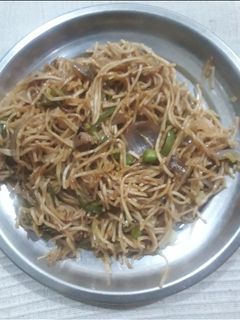 चाऊमिन (chowmein recipe in hindi) रेसिपी मुख्य फोटो