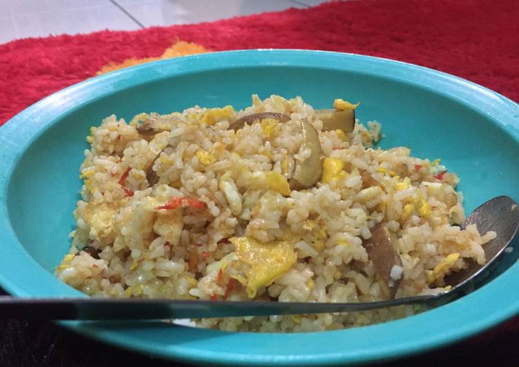Nasi goreng putih+jengkol😋