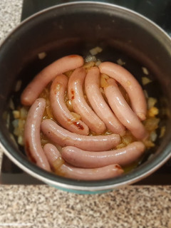 Una foto de Salchichas al vino