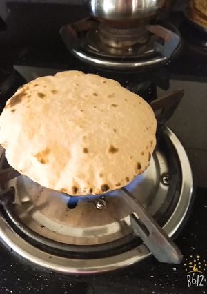 A picture of Fulka roti (chapati).