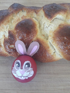 Una foto de Kalács -pastel dulce de Pascua -comida húngara en castellano