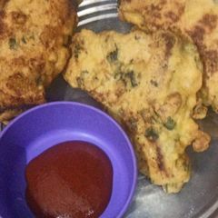 A picture of Bread pakoda.