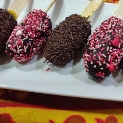 A picture of Chocolate Cake Popsicles.