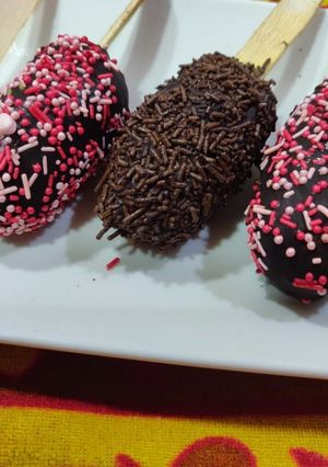 A picture of Chocolate Cake Popsicles.