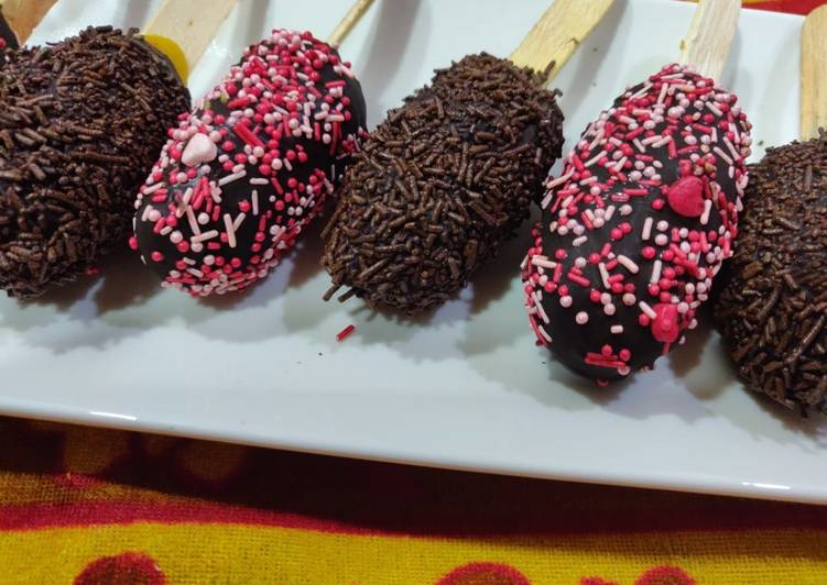 Recipe of Yummy Chocolate Cake Popsicles