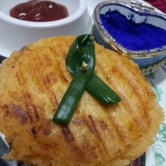 A picture of Dhokla burger.