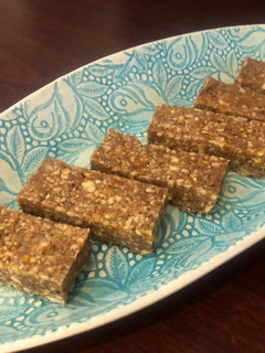 A picture of Mango Nut Protein Bars.