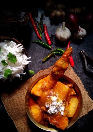 পেঁপে দিয়ে মুরগির মাংসের ঝোল (papaya chicken curry recipe in Bengali) রেসিপির প্রধান ছবি