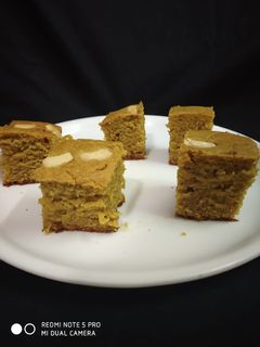 गुड़ आटा केक (Gur atta cake recipe in Hindi) रेसिपी मुख्य फोटो