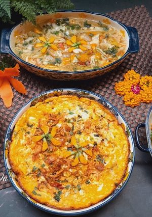 Hình của món Cơm nhà với sắc hoa vàng cam.