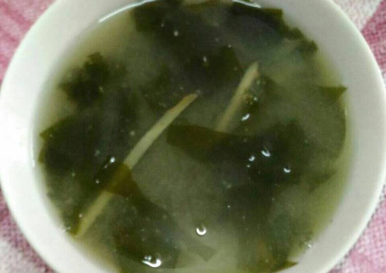 Sup miso rumput laut