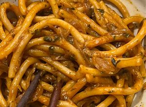Foto resep Alison Roman Caramelized Shallot Pasta
