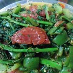 Asparagus, spinach salad A picture of Asparagus, spinach salad.