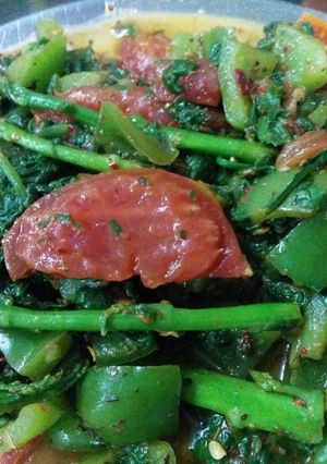 A picture of Asparagus, spinach salad.