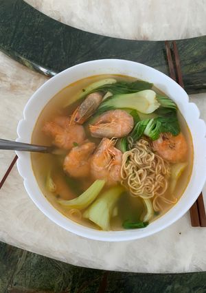 Hình của món Mì gói tôm tươi cải thìa.