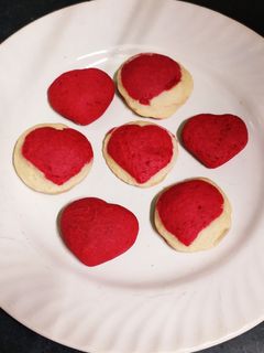 ভ্যানিলা হার্ট সেপ কুকিজ (vanilla heart shaped cookies recipe in Bengali) রেসিপির প্রধান ছবি