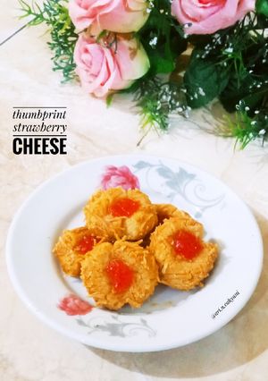 Foto resep #131 Thumbprint Strawberry Cheese Cookies