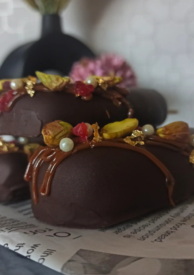 Una foto de Paletas de bizcocho, dulce de leche, coco y chocolate 😍