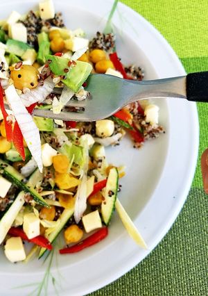 Una foto de Ensalada de Quinoa y Garbanzos con mucho calcio