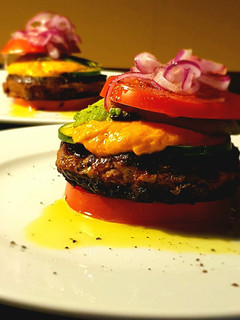 Una foto de Hamburguesas cetogénicas de Jurel con salsa de ají amarillo