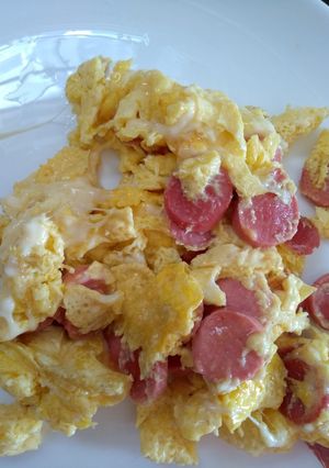 Una foto de Huevos con salchicha