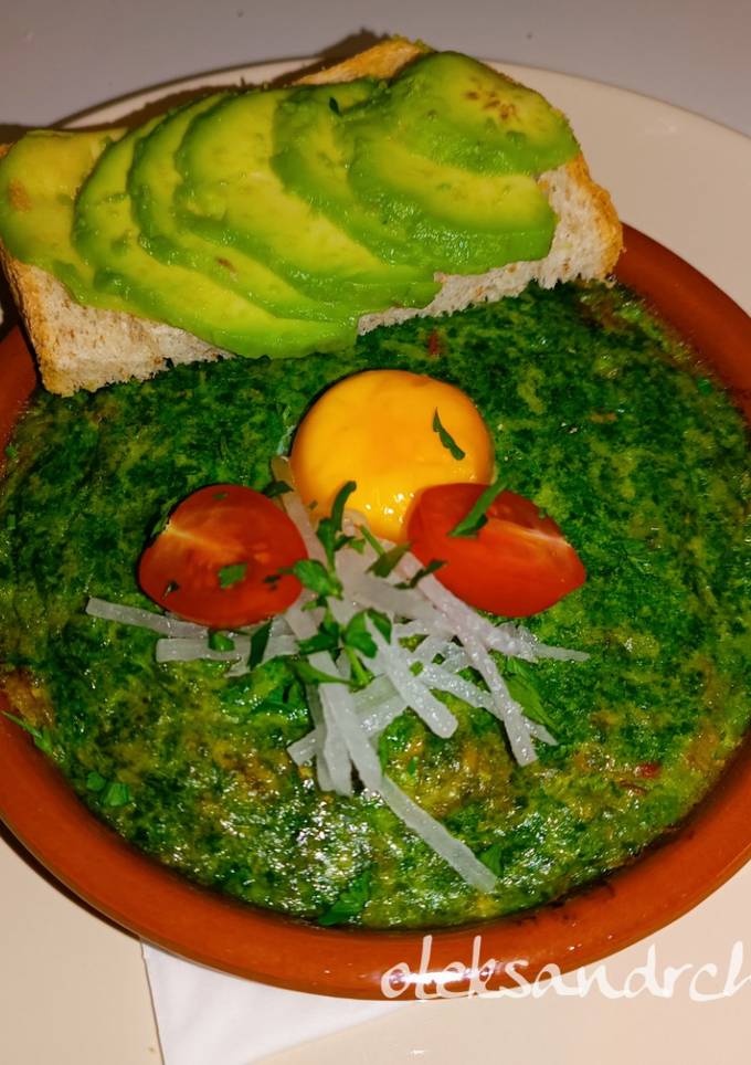 Шпинатний омлет з яловичиною🐂 та дайконом/Spinach omelet with beef and daikon