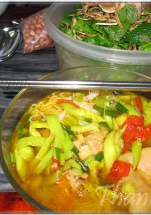 Hình của món Bún móng giò dọc mùng.