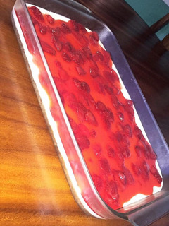 Una foto de Cheesecake de fresas, sin horno, fácil y delicioso🍓