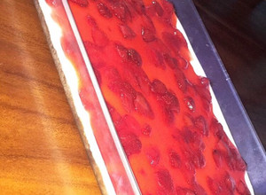 Una foto de Cheesecake de fresas, sin horno, fácil y delicioso🍓