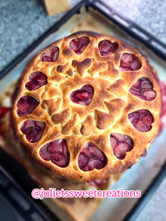 Una foto de Tarta de fresas 🍓❤️ especial San Valentín