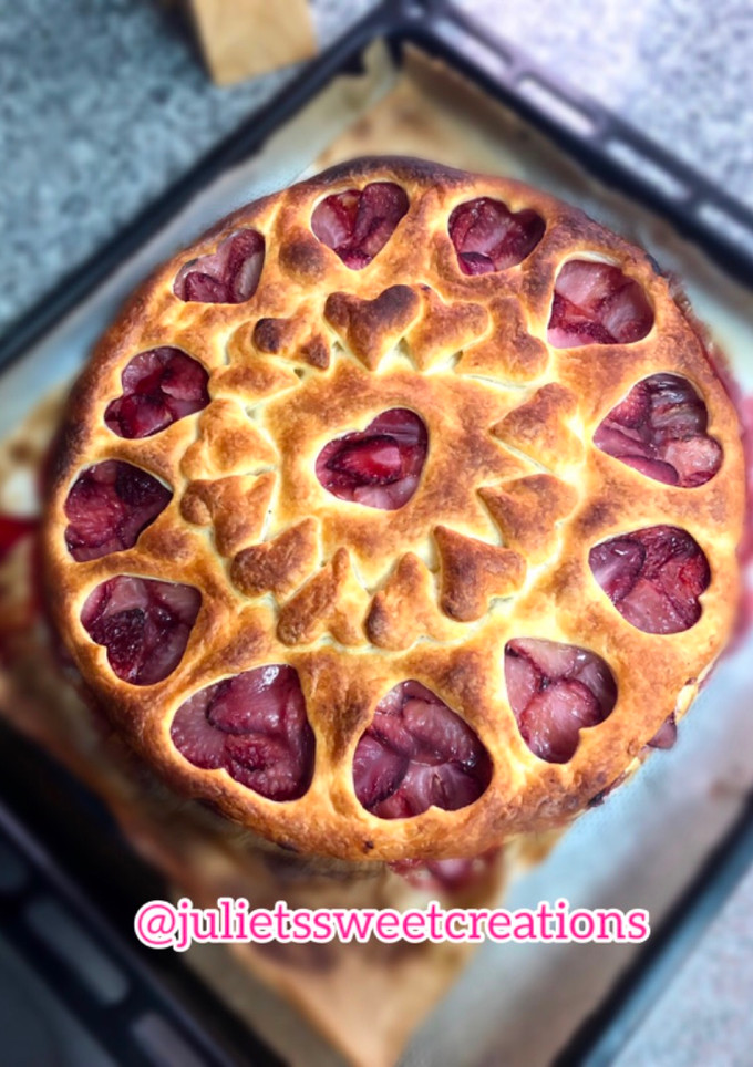 Una foto de Tarta de fresas 🍓❤️ especial San Valentín