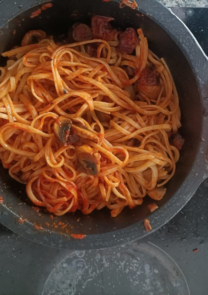 Una foto de Tallarines con chorizo y champiñones
