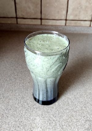 Zdjęcie przepisu Smoothie ze szpinaku i owoców.