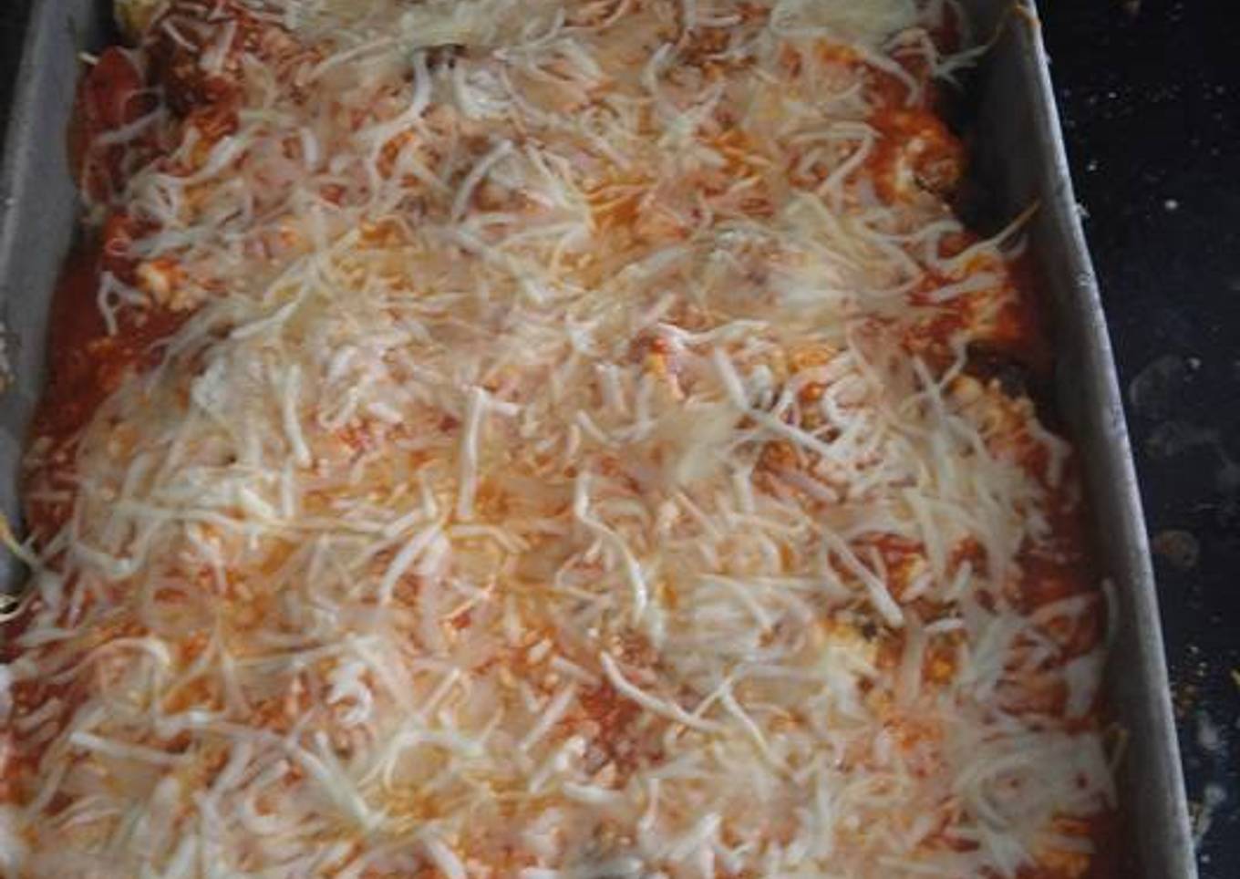 Bottom pan with meatballs