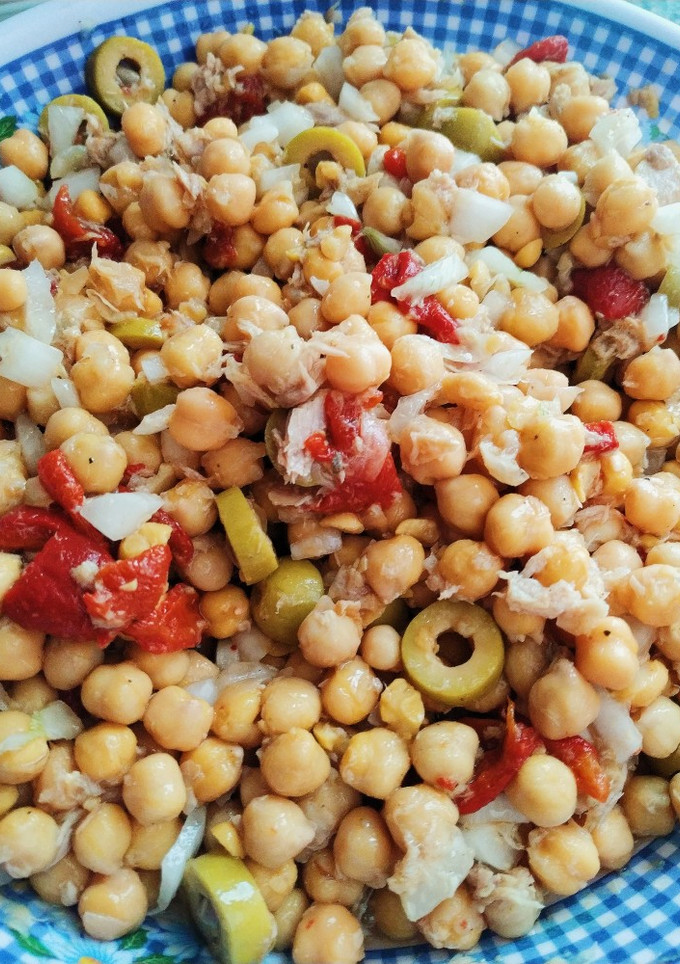 Una foto de Ensalada de garbanzos
