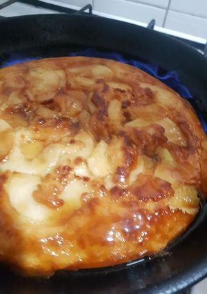 Una foto de Tortilla de manzana quemada al Ron