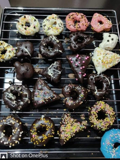 A picture of Eggless yeast free donuts.