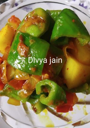 A picture of Aloo capsicum sabji.