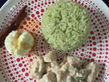 Pollo en crema de champiñones y arroz con espinaca